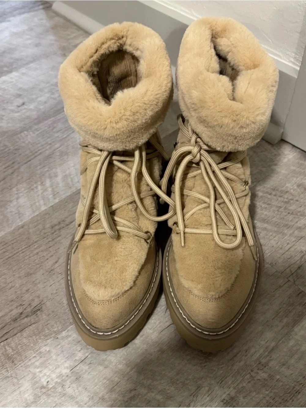 JLO Jennifer Lopez Women 7.5 M Tan Beige Faux Fur Winter Lace Up Ankle Boots NIB
